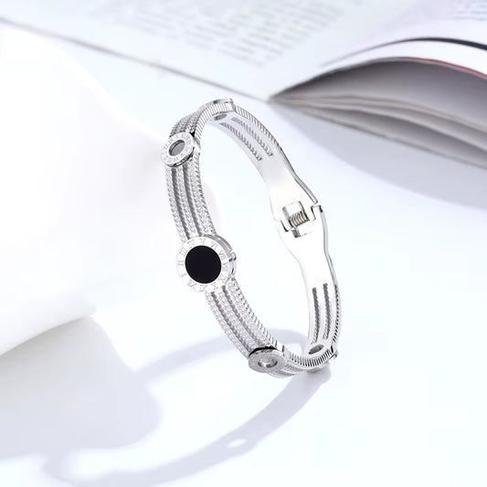 Timeless Edge – Exquisite Roman Numeral Gear Bangle for Women